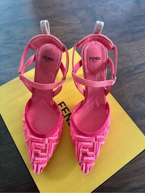 Fendi Women’s Pink Embellished Pointed-Toe Heels size 37